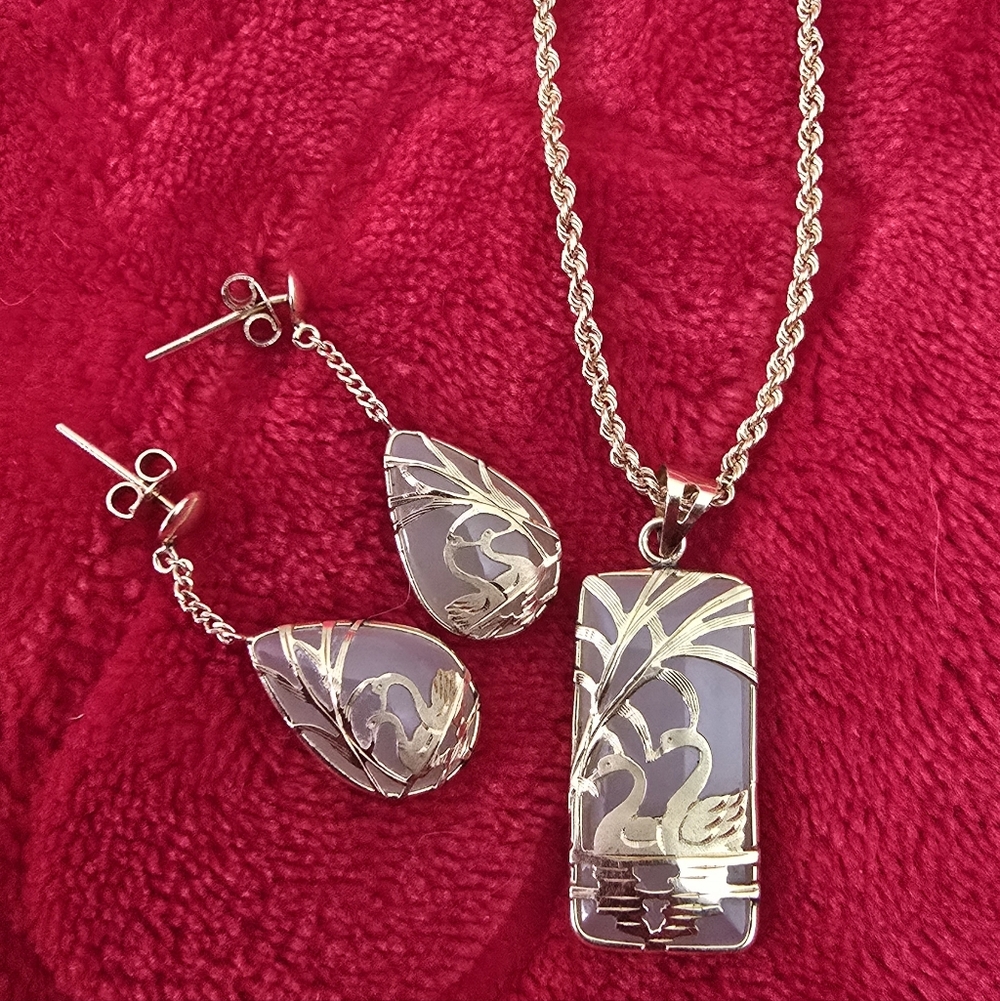 14k Solid Gold Jade Swan Necklace and Earrings Set - Picture 2 of 7